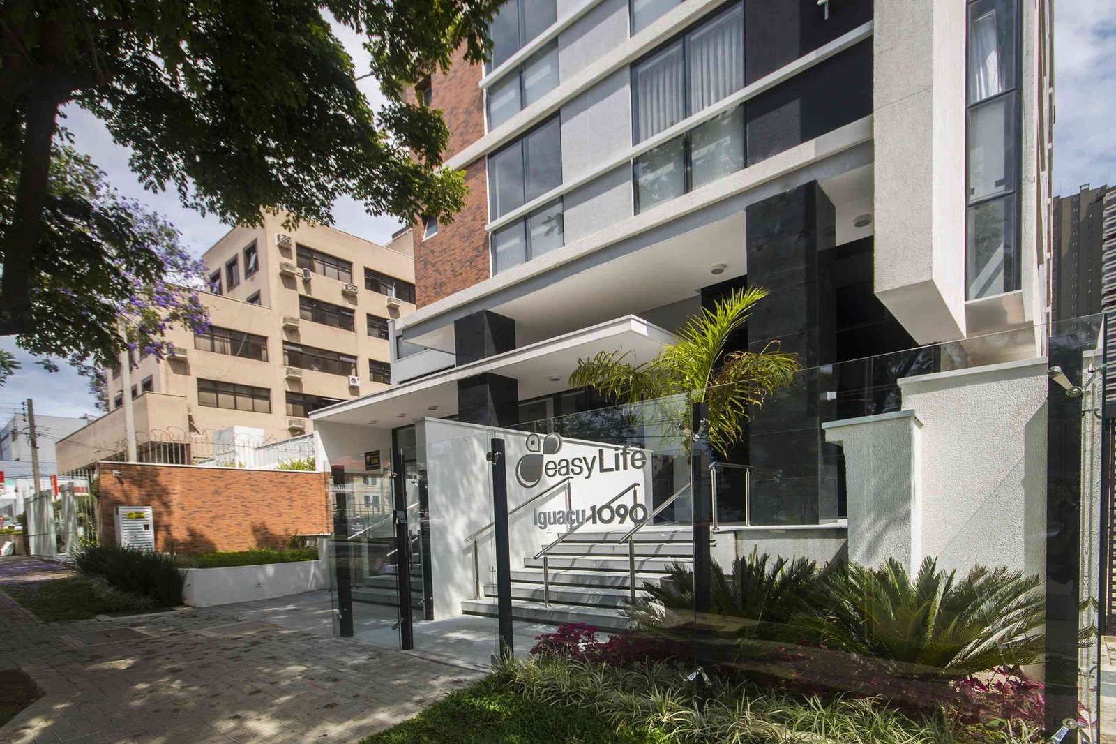 Building image 1